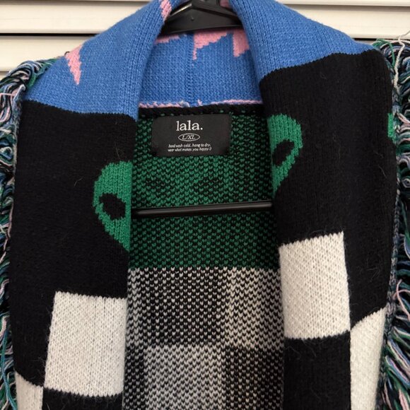 Dress in LALA Luxe Fringe Blanket Cardigan in Wonderstruck Size L/XL - Picture 4 of 4